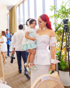 Karen Yapoort Instagram - Ayer en la apertura del hotel de mi esposo @hiltongardeninnlaromana felicidades amor y que sigan los éxitos ! Junto al excelentísimo presidente de la republica @luisabinader
En la ultima foto @raquel_arbaje que mujer tan Noble 🙌🏻
(Ever no cooperó con fotos )
Chicas mi vestuario me lo diseño y confecciono @mabell.damiron @mabelldamironstore
#hilton #hotel #laromana Gracias Dios ! 🙏🏻