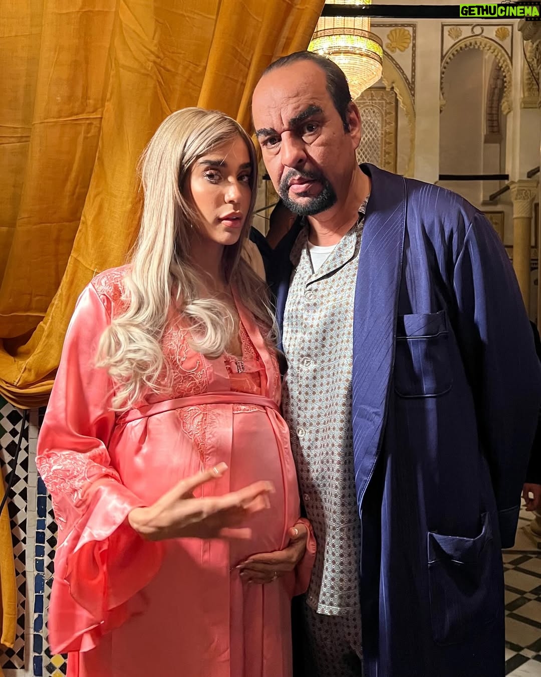 Karima Gouit - 177.3K Likes - قالوا ناس زمان "حل عينيك قبل الزواج .. أما بعدو غير غمضهوم" 

أنا وبقات فيا رحمة 🥹🤍

#رحمة #مسلسل_رحمة