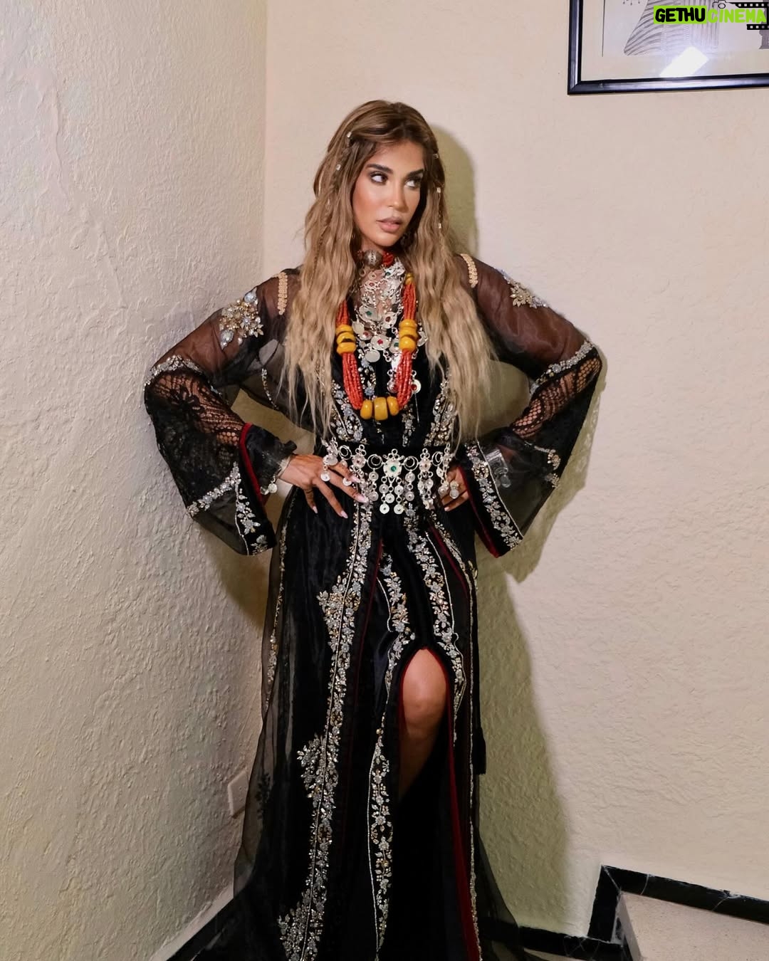 Karima Gouit - 127.9K Likes - يات سيات اورد يات فيات 🤍ⵣ

Caftan : @malika_mouzyene 
Picture : @realmedleon