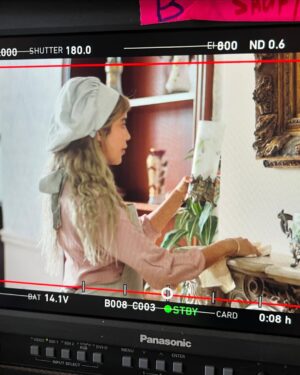 Karima Gouit Instagram - Nour 🤍 نور 

#أنا_حرة 
Directed : the one @actarus_aksas 
@spectop_officiel 

Art director : @zakiaglzofficiel