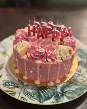 Karima Gouit Instagram - Today, I honor my strength and celebrate my story, another year to shine, grow, and embrace all that life has to offer “ Alhamdoulilah “

Happy Birthday to me! 🎂✨🤍