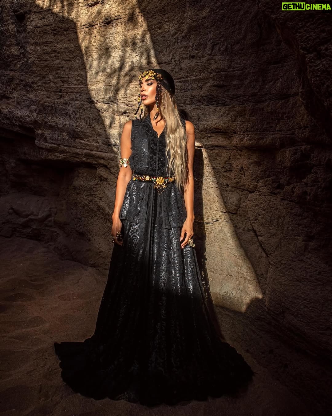 Karima Gouit - 139K Likes - stuck to the roots 🪔 

Caftan & accessoires : @malika_mouzyene 
Photographed : @othmanessahat 
Hair & makeup : @gouithanane