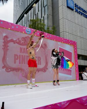 Karime Pindter Instagram - Happy pride 2025 🏳️🌈 Feliz de poder estar un año más a lado de una comunidad que me ha apoyado desde mis inicios.
Una comunidad fuerte que me a enseñado que siempre debes de ser tú mismo y a ser libre importar lo que piensen o digan los demás.
Hoy marchamos para celebrar el amor y la libertad y para alzar la voz por todos los que aún no pueden ser libres.
Junto a un gay iconico tiene que haber una perra que les recuerde todos los días lo amados que son y el poder que tienen.
Gracias por la invitación @impulsecdmx 🫶🏻
Styling: @jukajukajuka
❤️🧡💛💚💙💜🖤🤎🩵🩷🤍