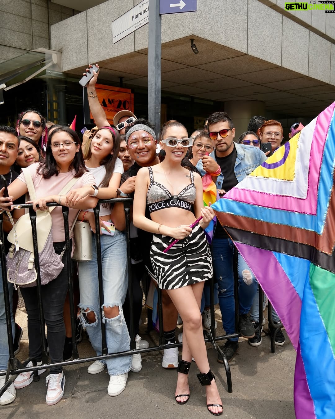 Karime Pindter - 275.5K Likes - Happy pride 2025 🏳️‍🌈 Feliz de poder estar un año más a lado de una comunidad que me ha apoyado desde mis inicios. 

Una comunidad fuerte que me a enseñado que siempre debes de ser tú mismo y a ser libre importar lo que piensen o digan los demás. 

Hoy marchamos para celebrar el amor y la libertad y para alzar la voz por todos los que aún no pueden ser libres. 

Junto a un gay iconico tiene que haber una perra que les recuerde todos los días lo amados que son y el poder que tienen.

Gracias por la invitación @impulsecdmx 🫶🏻

Styling: @jukajukajuka 

❤️🧡💛💚💙💜🖤🤎🩵🩷🤍