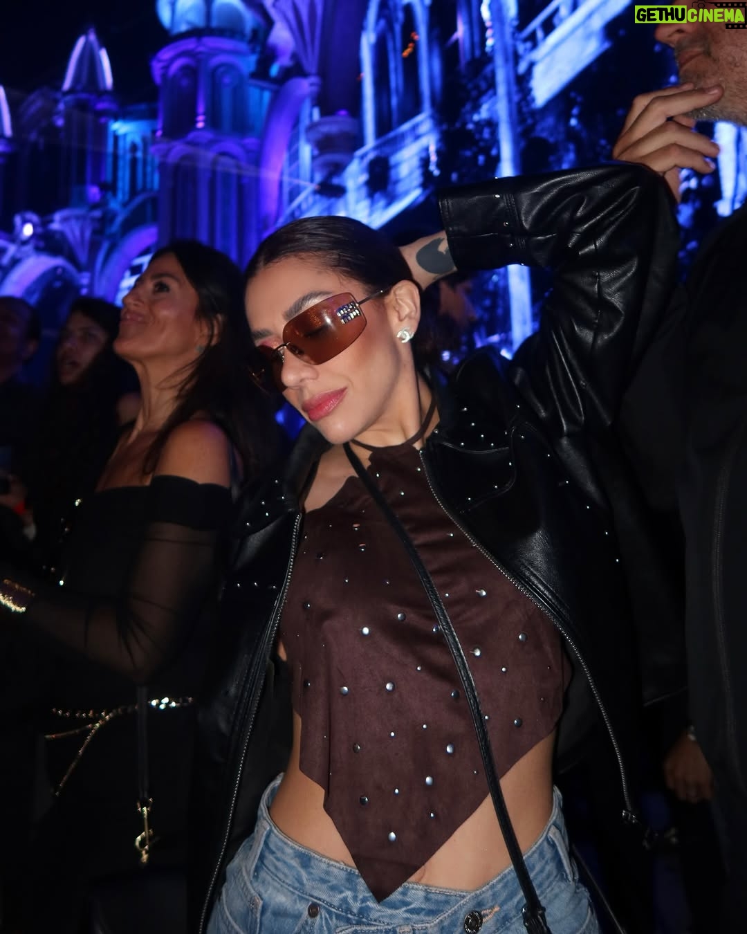 Karime Pindter - 172.5K Likes - Increíble fin en Tomorrowland con amigos que extrañaba mucho y música top ✨