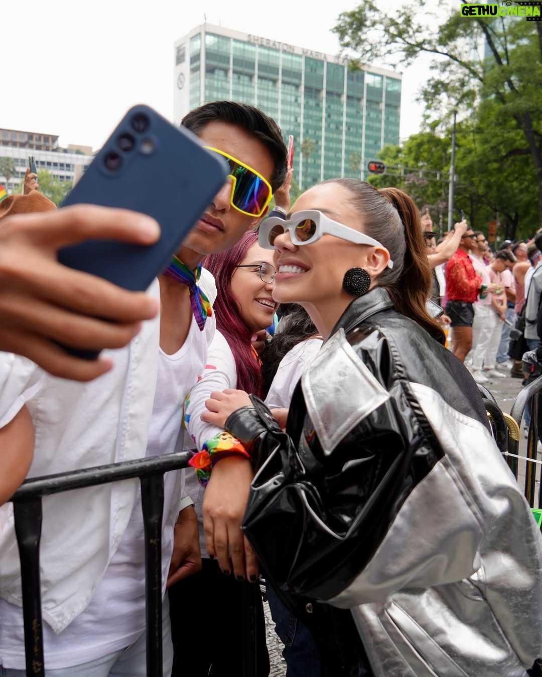 Karime Pindter - 275.5K Likes - Happy pride 2025 🏳️‍🌈 Feliz de poder estar un año más a lado de una comunidad que me ha apoyado desde mis inicios. 

Una comunidad fuerte que me a enseñado que siempre debes de ser tú mismo y a ser libre importar lo que piensen o digan los demás. 

Hoy marchamos para celebrar el amor y la libertad y para alzar la voz por todos los que aún no pueden ser libres. 

Junto a un gay iconico tiene que haber una perra que les recuerde todos los días lo amados que son y el poder que tienen.

Gracias por la invitación @impulsecdmx 🫶🏻

Styling: @jukajukajuka 

❤️🧡💛💚💙💜🖤🤎🩵🩷🤍