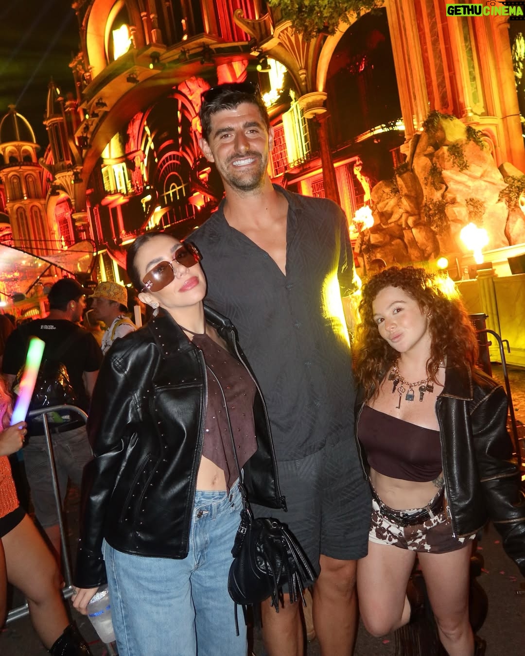 Karime Pindter - 172.5K Likes - Increíble fin en Tomorrowland con amigos que extrañaba mucho y música top ✨