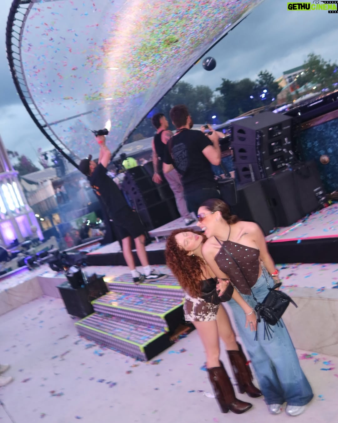 Karime Pindter - 172.5K Likes - Increíble fin en Tomorrowland con amigos que extrañaba mucho y música top ✨