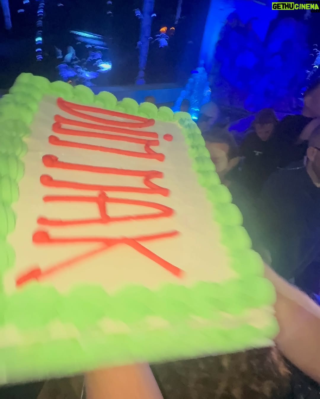 Karime Pindter - 172.5K Likes - Increíble fin en Tomorrowland con amigos que extrañaba mucho y música top ✨