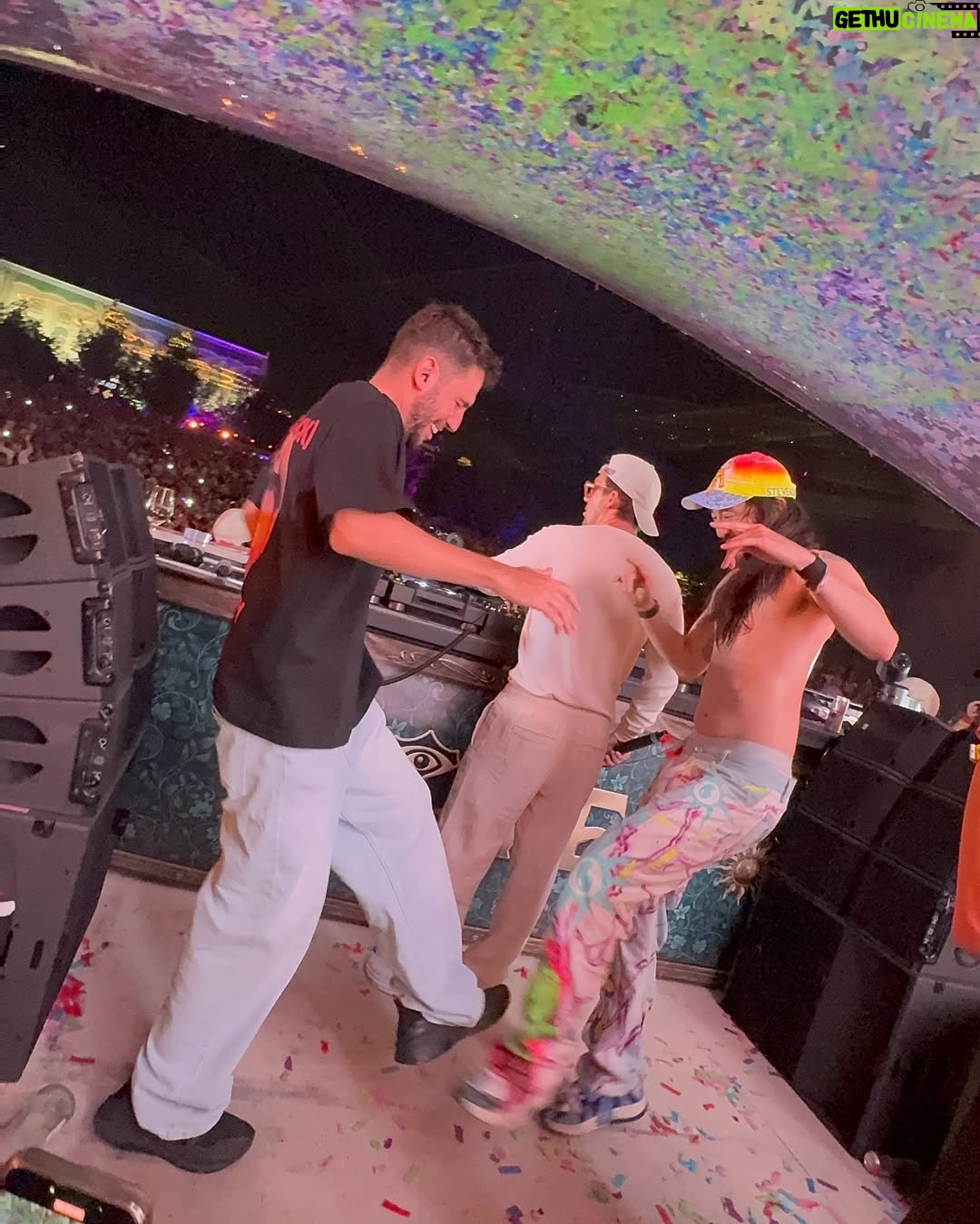 Karime Pindter - 172.5K Likes - Increíble fin en Tomorrowland con amigos que extrañaba mucho y música top ✨