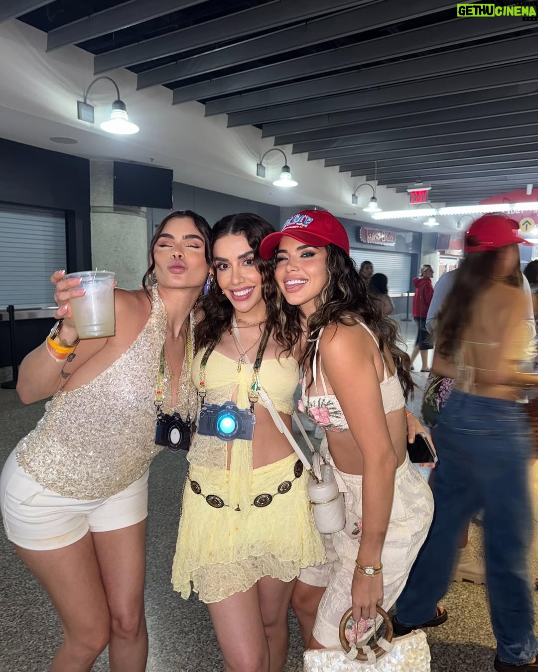Karime Pindter - 191.6K Likes - Puerto Rico está cabr*n 💛