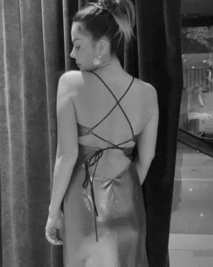 Karina Jelinek Instagram - 🤍🖤🤍🖤
@marytas.exclusividades
@vera.produccionesok
@benjamindejesusok