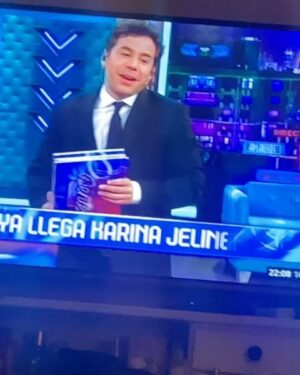 Karina Jelinek Instagram - Después de 16 años de amistad juntos en TV @karijelinek sabes tkm y te lo digo simple ❤️❤️ hermanas separadas a nacer 😜