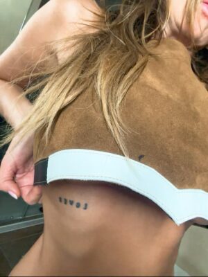 Karina Jelinek Instagram - Les voy contando de a poco mis #karilook de este viaje por el mundo c @marley_ok que se verá este viernes 22:30 hs @telefe
#karilook by @damascocuero
Amo este diseño único 🤍
