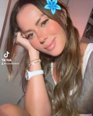 Karina Jelinek Instagram - #sabado 🤍