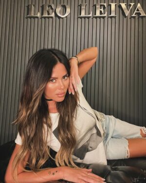 Karina Jelinek Instagram - #nuevolook #hairstyle @leoleivapeluqueria
#largo & #volumen para jugar … atrévete c @cortinasdecabellogustavo 🎊