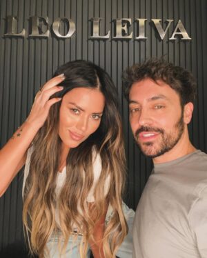 Karina Jelinek Instagram - #nuevolook #hairstyle @leoleivapeluqueria
#largo & #volumen para jugar … atrévete c @cortinasdecabellogustavo 🎊