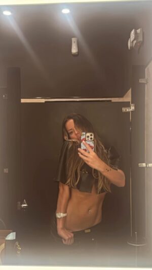 Karina Jelinek Instagram - #cumple 🎈
Gracias amigo ! Por este lindo festejo 🌴🎈🎊🫶🎉
@alvarezgaby10_
#amigos #cumpleaños #festejo
Gracias a Dios por este año más 🤍