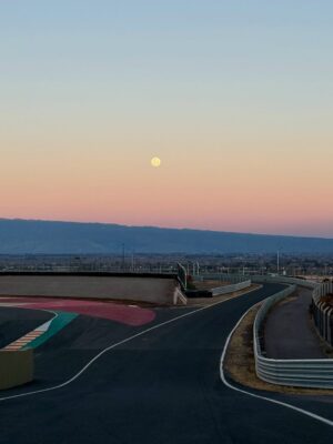 Karina Mazzocco Instagram - Fin de semana en @circuitovillicum el autódromo internacional de San Juan con mi hijo @elbacha_ corriendo en la Fórmula 3 Metropolitana.
.
La salida de la Luna, un espectáculo aparte! Nada que agregar. Solo disfrutar de la hermosura de Los regalos diarios que nos hace la naturaleza 🙏🏼💚
.
Gracias a las empresas que acompañan a Malek en su camino deportivo en el Satorra Competición.
@laboratorioquimeco
@crossmaster
@dowenpagioracing
@kir_construcciones
@elombuoficial
@waterplast.arg
@wegaok
@airbox.ar
@globalinvestments.arg
@dinamic_clean
@bigsa_construcciones
@dinamic.education
Casa Thames
#karinamazzocco #comunicadorasocial #formula3metropitana #presente #automovilismo