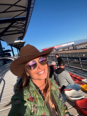 Karina Mazzocco Instagram - Fin de semana en @circuitovillicum el autódromo internacional de San Juan con mi hijo @elbacha_ corriendo en la Fórmula 3 Metropolitana.
.
La salida de la Luna, un espectáculo aparte! Nada que agregar. Solo disfrutar de la hermosura de Los regalos diarios que nos hace la naturaleza 🙏🏼💚
.
Gracias a las empresas que acompañan a Malek en su camino deportivo en el Satorra Competición.
@laboratorioquimeco
@crossmaster
@dowenpagioracing
@kir_construcciones
@elombuoficial
@waterplast.arg
@wegaok
@airbox.ar
@globalinvestments.arg
@dinamic_clean
@bigsa_construcciones
@dinamic.education
Casa Thames
#karinamazzocco #comunicadorasocial #formula3metropitana #presente #automovilismo