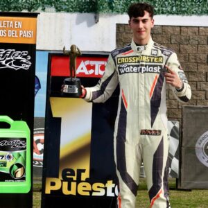 Karina Mazzocco Instagram - Mi persona favorita en el mundo entero hoy hizo la pole! @elbacha._ logró el primer puesto en la carrera del día sábado en el Mouras. Te amo hijo! Me encanta verte brillar en el lugar que más te gusta!
A disfrutar del logro! Te lo ganaste!
.
.
Gracias a todos sus anunciantes que acompañan su carrera deportiva!
.
@crossmaster
@wegaok
@dowenpagioracing
@laboratorioquimeco
@waterplast.arg
@donsaturarg
#Thames
@airbox.ar
@globalinvestments.arg
@dinamic_clean
#karinamazzocco #comunicadorasocial #mama #automovilismo #formula4