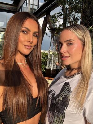Karina Ramos Instagram - Tardes bonitas en Ciudad de México 🥂
📍 @altaneraroma
