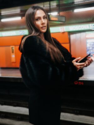 Karina Ramos Instagram - Milano Fashion Week is on 🇮🇹 Fittings are over and tomorrow is show day ✨
📸 @benclarkemedia