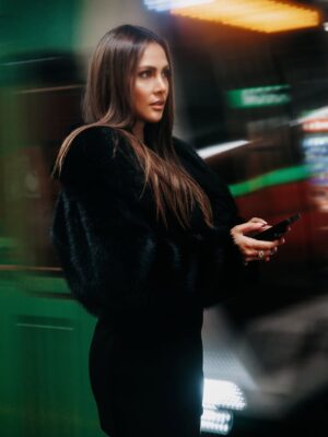 Karina Ramos Instagram - Milano Fashion Week is on 🇮🇹 Fittings are over and tomorrow is show day ✨
📸 @benclarkemedia