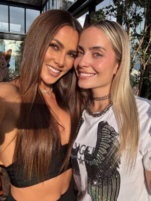 Karina Ramos Instagram - Tardes bonitas en Ciudad de México 🥂
📍 @altaneraroma