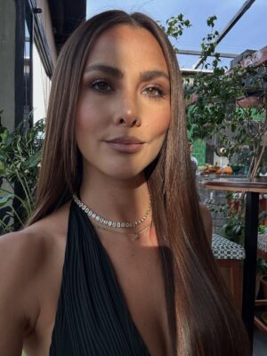 Karina Ramos Instagram - Tardes bonitas en Ciudad de México 🥂
📍 @altaneraroma