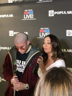 Karla Monroig Instagram - ⬅️ GRACIAS BENITO! Las veces coincidí con @badbunnypr fueron momentos en los que mostraba su enorme corazón. Hoy hace historia cerrando un ciclo de 30 presentaciones en su Isla con una producción de primera donde nuestra bomba, plena, salsa y reguetón fueron los protagonistas y nos unieron como pueblo despertando nuestro sentido patrio. Ahora las pavas y la flor de maga se llevan con más orgullo que siempre y los turistas se han llevado la mejor de las experiencias.
Cuando las cosas se hacen con el corazón se logran cambios significativos. Y eso es lo que hace único a Benito. Felicidades y que sigas llevando nuestra bandera a lugares inimaginados.
Momento favorito: vivir la experiencia de la residencia con mi hija y ver el orgullo que siente por sus raíces. Esos vídeos se los debo 🤪
#badbunny #residencia #nomequieroirdeaquí #lacasita #orgulloboricua
Foto 1 y 2: 2017 luego del huracán María.
Foto 3-4 : 2018 Hizo una generosa donación a @serdepuertorico
Fotos y vídeos Residencia 2025 en @coliseopr