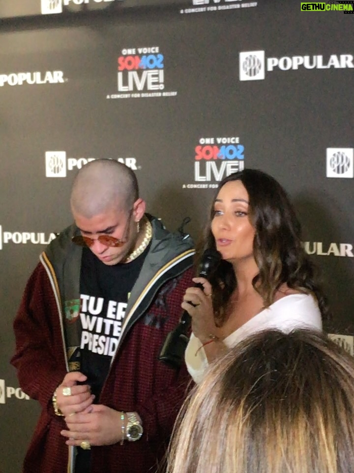 Karla Monroig - 33.3K Likes - ⬅️ GRACIAS BENITO!  Las veces coincidí con @badbunnypr fueron  momentos en los que mostraba su enorme corazón. Hoy hace historia cerrando un ciclo de 30 presentaciones en su Isla con una producción de primera donde nuestra bomba, plena, salsa y reguetón fueron los protagonistas y nos unieron como pueblo despertando nuestro sentido patrio. Ahora  las pavas y la flor de maga se llevan con más orgullo que siempre y los turistas se han llevado la mejor de las experiencias. 
Cuando las cosas se hacen con el corazón se logran cambios significativos.  Y eso es lo que hace único a Benito. Felicidades y que sigas llevando nuestra bandera a lugares inimaginados. 

Momento favorito: vivir la experiencia de la residencia con mi hija y ver el orgullo que siente por sus raíces. Esos vídeos se los debo 🤪
#badbunny #residencia #nomequieroirdeaquí  #lacasita #orgulloboricua 

Foto 1 y 2: 2017 luego del huracán María. 
Foto 3-4 : 2018 Hizo una generosa donación a @serdepuertorico 

Fotos y vídeos Residencia 2025 en @coliseopr