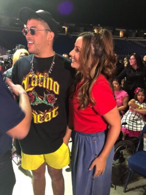 Karla Monroig Instagram - ā¬
ļø GRACIAS BENITO! Las veces coincidĆ con @badbunnypr fueron momentos en los que mostraba su enorme corazón. Hoy hace historia cerrando un ciclo de 30 presentaciones en su Isla con una producción de primera donde nuestra bomba, plena, salsa y reguetón fueron los protagonistas y nos unieron como pueblo despertando nuestro sentido patrio. Ahora las pavas y la flor de maga se llevan con mĆ”s orgullo que siempre y los turistas se han llevado la mejor de las experiencias.
Cuando las cosas se hacen con el corazón se logran cambios significativos. Y eso es lo que hace único a Benito. Felicidades y que sigas llevando nuestra bandera a lugares inimaginados.
Momento favorito: vivir la experiencia de la residencia con mi hija y ver el orgullo que siente por sus raĆces. Esos vĆdeos se los debo š¤Ŗ
#badbunny #residencia #nomequieroirdeaquĆ #lacasita #orgulloboricua
Foto 1 y 2: 2017 luego del huracĆ”n MarĆa.
Foto 3-4 : 2018 Hizo una generosa donación a @serdepuertorico
Fotos y vĆdeos Residencia 2025 en @coliseopr