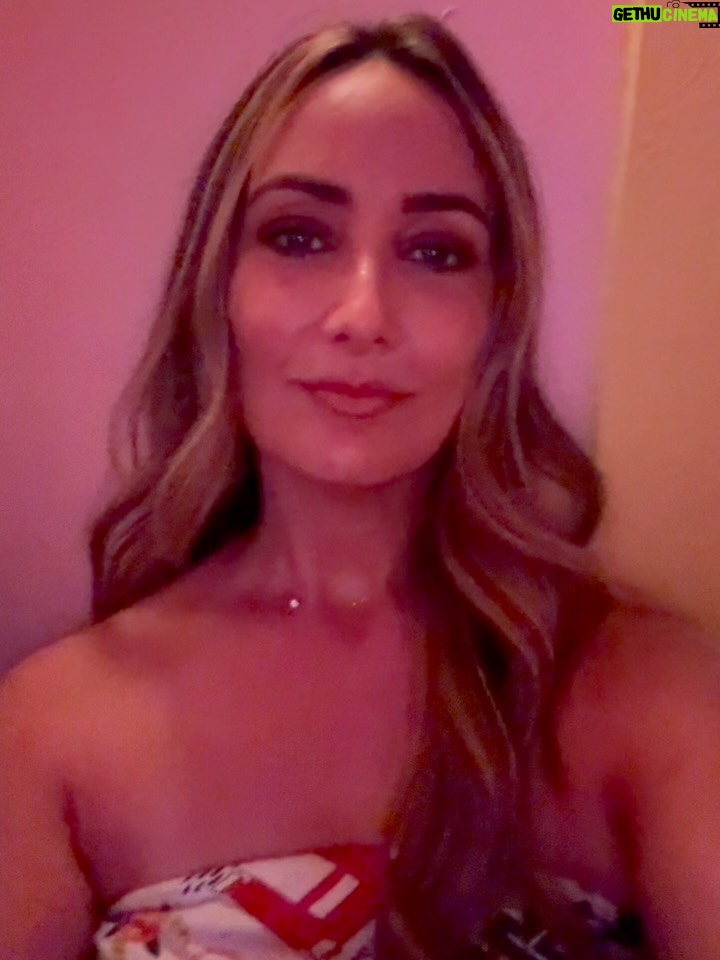 Karla Monroig - 33.3K Likes - ⬅️ GRACIAS BENITO!  Las veces coincidí con @badbunnypr fueron  momentos en los que mostraba su enorme corazón. Hoy hace historia cerrando un ciclo de 30 presentaciones en su Isla con una producción de primera donde nuestra bomba, plena, salsa y reguetón fueron los protagonistas y nos unieron como pueblo despertando nuestro sentido patrio. Ahora  las pavas y la flor de maga se llevan con más orgullo que siempre y los turistas se han llevado la mejor de las experiencias. 
Cuando las cosas se hacen con el corazón se logran cambios significativos.  Y eso es lo que hace único a Benito. Felicidades y que sigas llevando nuestra bandera a lugares inimaginados. 

Momento favorito: vivir la experiencia de la residencia con mi hija y ver el orgullo que siente por sus raíces. Esos vídeos se los debo 🤪
#badbunny #residencia #nomequieroirdeaquí  #lacasita #orgulloboricua 

Foto 1 y 2: 2017 luego del huracán María. 
Foto 3-4 : 2018 Hizo una generosa donación a @serdepuertorico 

Fotos y vídeos Residencia 2025 en @coliseopr