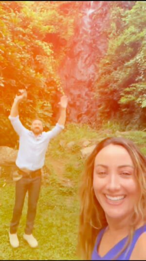 Karla Monroig Instagram - Me llevé a mi hermanita @karlamonroig de roadtrip por Jayuya para que conectara con su tierra y su gente 🇵🇷✊🏼
Gracias @volvocarpuertorico por llevarnos en el nuevo Volvo XC90. ¡Que clase de nave! 🚀💙
