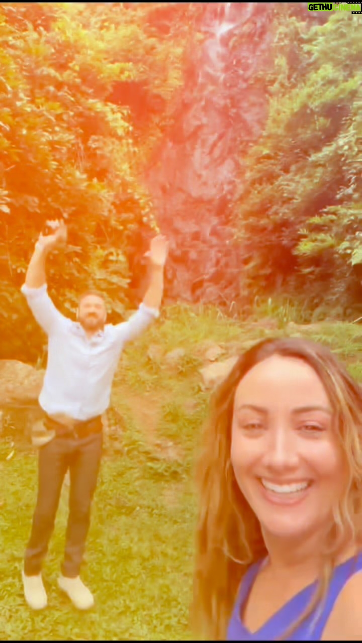 Karla Monroig - 13.1K Likes - Me llevé a mi hermanita @karlamonroig de roadtrip por Jayuya para que conectara con su tierra y su gente 🇵🇷✊🏼

Gracias @volvocarpuertorico por llevarnos en el nuevo Volvo XC90. ¡Que clase de nave! 🚀💙