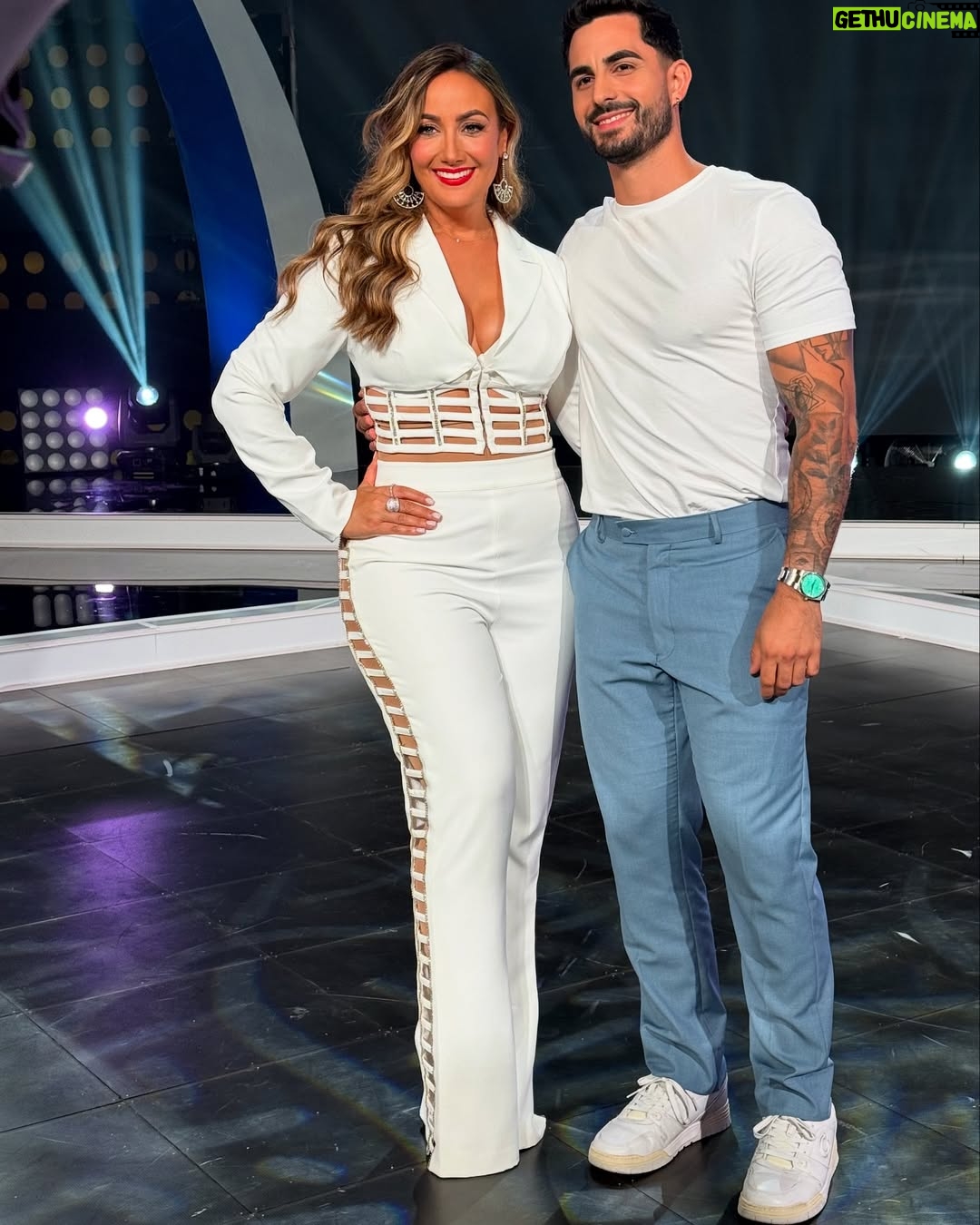 Karla Monroig - 10K Likes - Looks de la semana para @baila.wapa  y una que otra foto extra 🤪. ¿Cuál es tu look o foto favorita?
#tvhost #puertorico #actress #ootd #look #style #hair #makeup #curvy 

H&M: @makeupbyadrielortiz 
Stylist: @readingp
Shoes: @novushoes  @galeriashoes 
Pics: @elimartinez_  @jimmy.rrodz 
@chikifierce