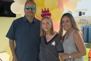 Karla Monroig Instagram - Feliz Cumple a los virgo de mi vida, mi mamĆ” y mi hermano.!! El amor verdadero nunca se olvida, se lleva en el alma. Baile inolvidable el de ayer! Por mĆ”s momentos en familia llenos de risa, baile y mucho amor. Los amo!! Bendiciones y salud a ambos! @gmonroig . ššš
#karlamonroig #happybirthdaymom
Los leo š