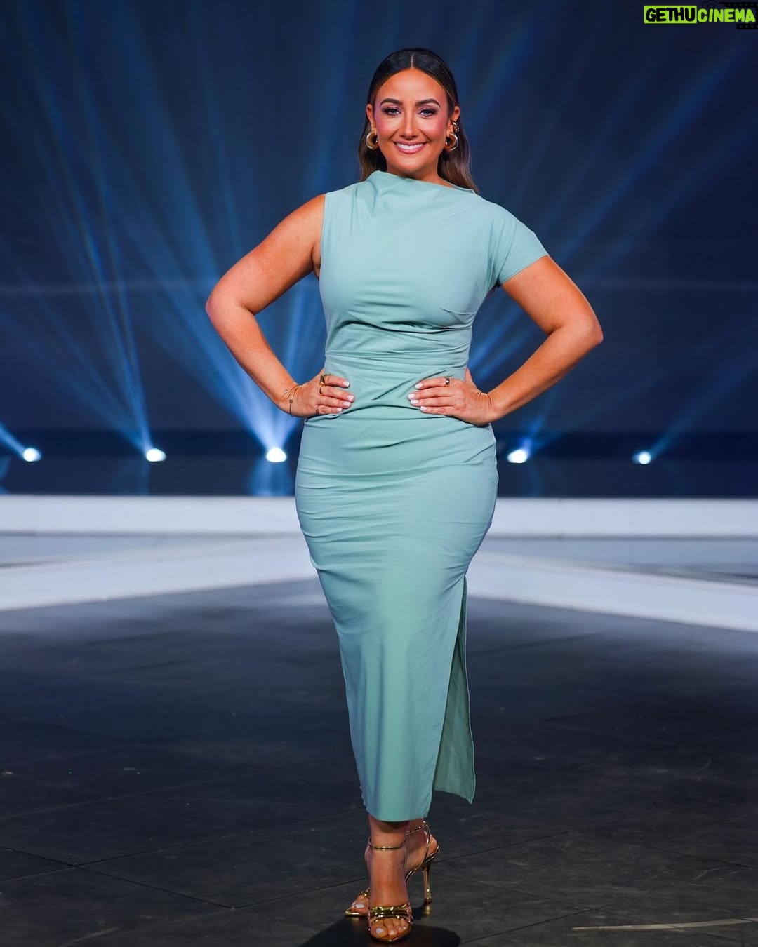 Karla Monroig - 10K Likes - Looks de la semana para @baila.wapa  y una que otra foto extra 🤪. ¿Cuál es tu look o foto favorita?
#tvhost #puertorico #actress #ootd #look #style #hair #makeup #curvy 

H&M: @makeupbyadrielortiz 
Stylist: @readingp
Shoes: @novushoes  @galeriashoes 
Pics: @elimartinez_  @jimmy.rrodz 
@chikifierce