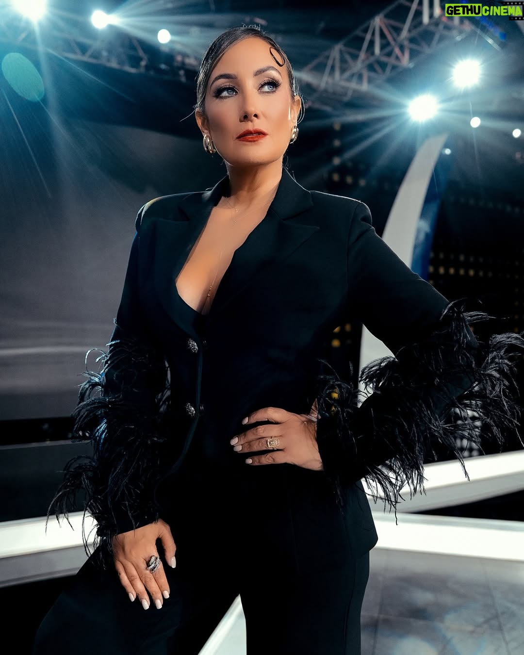 Karla Monroig - 9.5K Likes - Me tocó salir de Puerto Rico a perseguir sueños, a cumplir metas. Pero nada como poder hacer lo que amo ❤️ en mi 🇵🇷 rodeada del amor de nuestra gente. Con orgullo, en cada proyecto internacional que he hecho, llevo mi bandera, nuestra esencia pero soy de ese grupo que sale con el anhelo de algún día regresar. Gracias @baila.wapa por permitirme conectar no solo con nuestra gente cada noche sino conmigo “misma”. 

Mood del día en la ultima foto. 🤪

#tvhost #claroquebaila #actress #lookdodia #ootd #hairstyles #makeup #style 

👗@droyalbride 
👀@readingp 
👠 @novushoes 
💄 @makeupbyadrielortiz 
📋 @dnetworkpr 
📷 @truco.photo