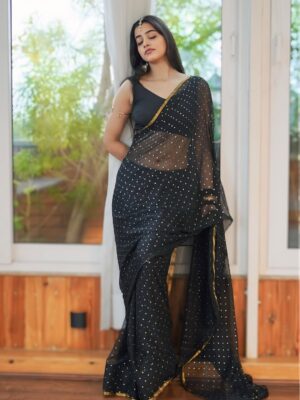 Kashika Sisodia Instagram - Ye Jo mushkil se dil ko salamat rakha ❤️
#kashikasisodia #sareelook #indiangirl #indiansareelook #insta #trending #new #photoshoot #blacksaree #songs #indiansongs #trendingsongs