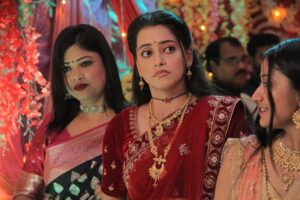 Kashika Sisodia Instagram - A Glimpse of how Padma got married 😅
See me as Padma in Advocate Anjali Awasthi only on Starplus ✨
A new journey unwinds 🦋