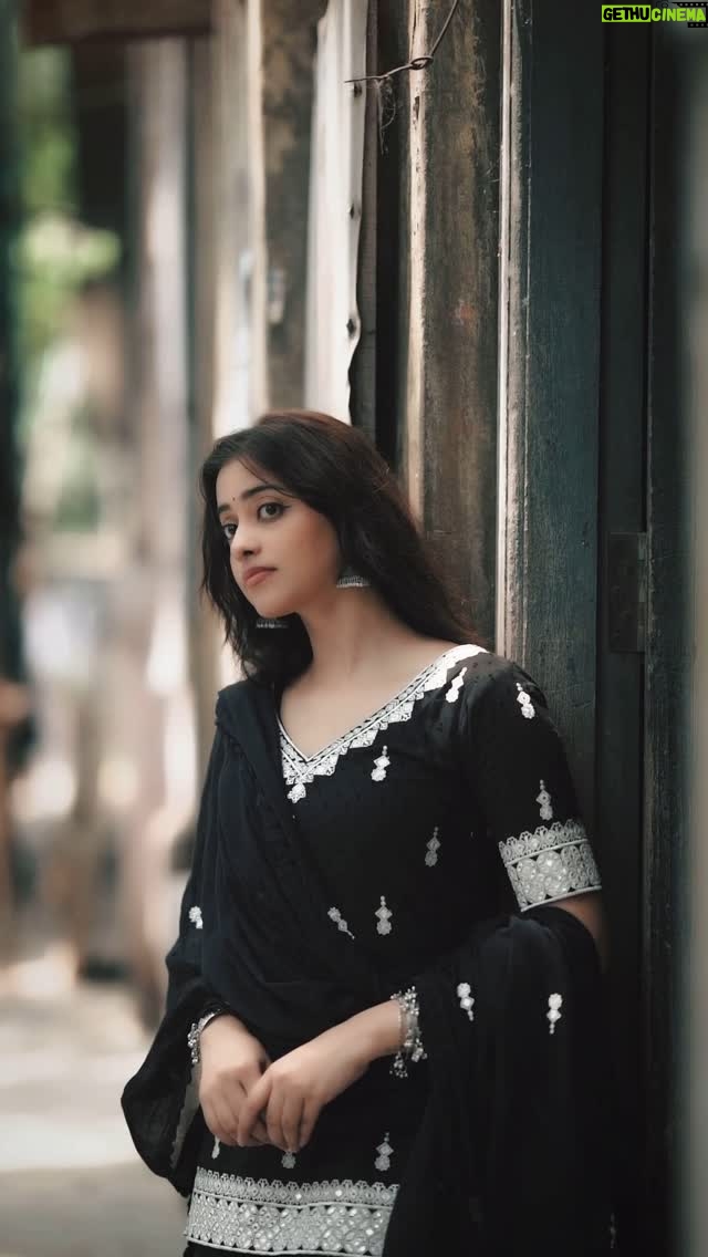 Kashika Sisodia - 188.3K Likes - Hayeee khudse hi pyar ho jata hai 🙈
Beautiful set from :- @zarijaipur