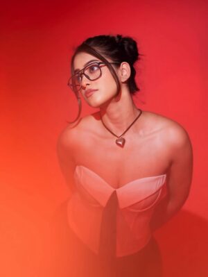 Kashika Sisodia Instagram - Crazy kiya re 🔥❤️
#indianface #photoshoot #indian #insta #indiancreator #indianfashioncreator #new #trending #kashikasisodia #photoshoto #ideas