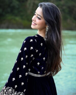 Kashika Sisodia Instagram - Ishq ❤️✨