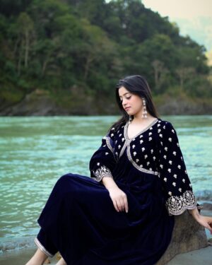 Kashika Sisodia Instagram - Ishq ❤️✨