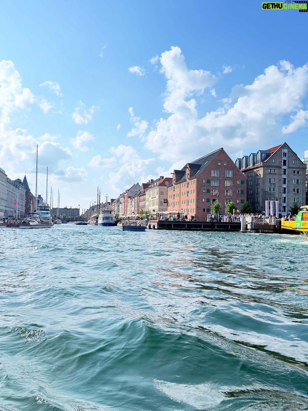 Kathy Saenz - 23.5K Likes - Caminando Copenhague ❤️