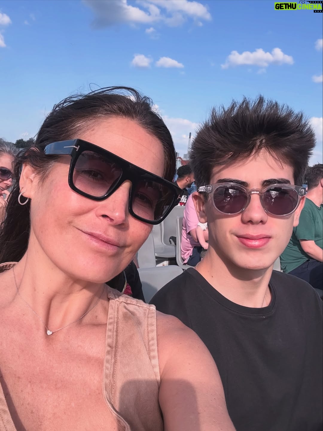 Kathy Saenz - 23.5K Likes - Caminando Copenhague ❤️