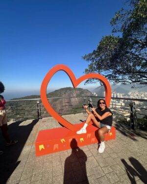 Katia Palma Instagram - Que lindo é o Rio de Janeiro 💚💛
brigada! Regreso ya ya ya por mais caipiriñas🥳🥳🥳🥳