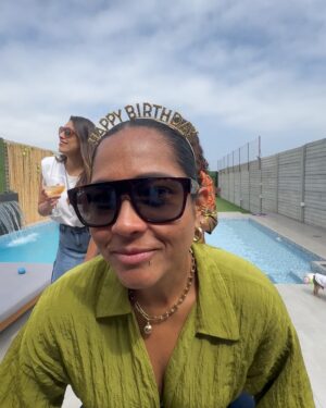 Katia Palma Instagram - Gracias por este año lleno de SALUD y trabajo 🙏🏽🙏🏽🙏🏽🙏🏽🙏🏽
Gracias a Uds por vacilarse conmigo con mis estupideces que es lo más importante❤️
Que este 2025 sea un año mejor, que seamos mejores personas, con respeto y amor. Llenos de salud y mirando siempre a donde quieren llegar!
Bendiciones a toda sus familias amigos!
#vanospormas💪 #muchasalud #paz #trabajo #union #prosperidad al mango
2025 te esperamos parados y sin polo🫵🏽